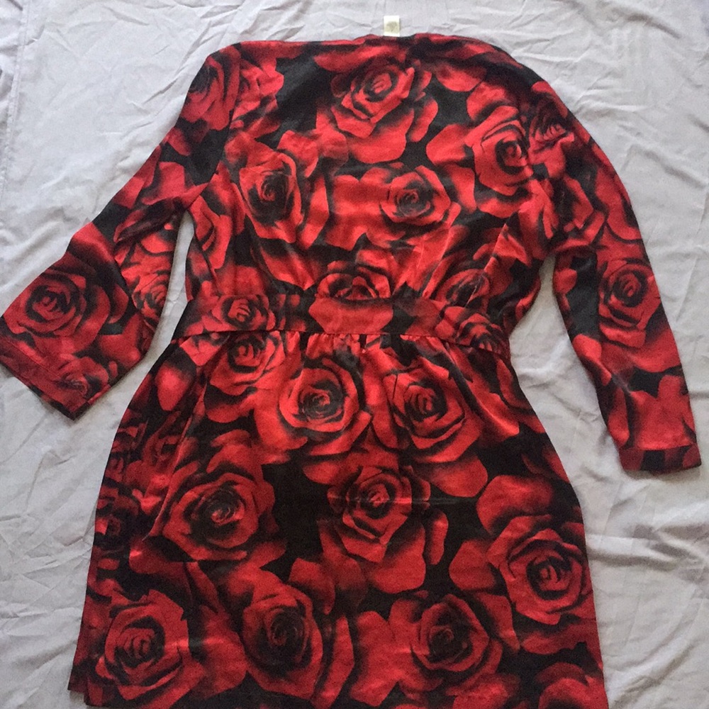Rose Robe - Picture 2 of 2